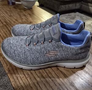 Sketchers Memory Foam Wide Fit Women's size 9.5 Gray/Blue